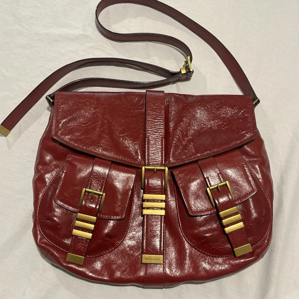 Michael Kors DARRINGTON Large Crackled  Leather Shoulder Bag In Deep Red